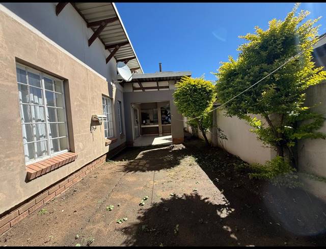 3 BEDROOM TOWNHOUSE FOR SALE IN WATERVAL EAST